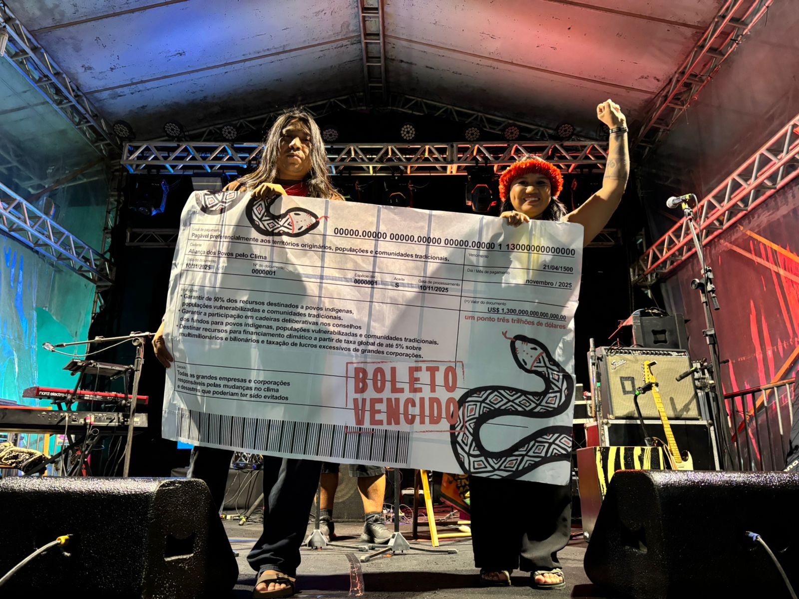 Matsi e Val Munduruku, representantes da Aliança dos Povos pelo Clima, no Global Artivism Network - @helena